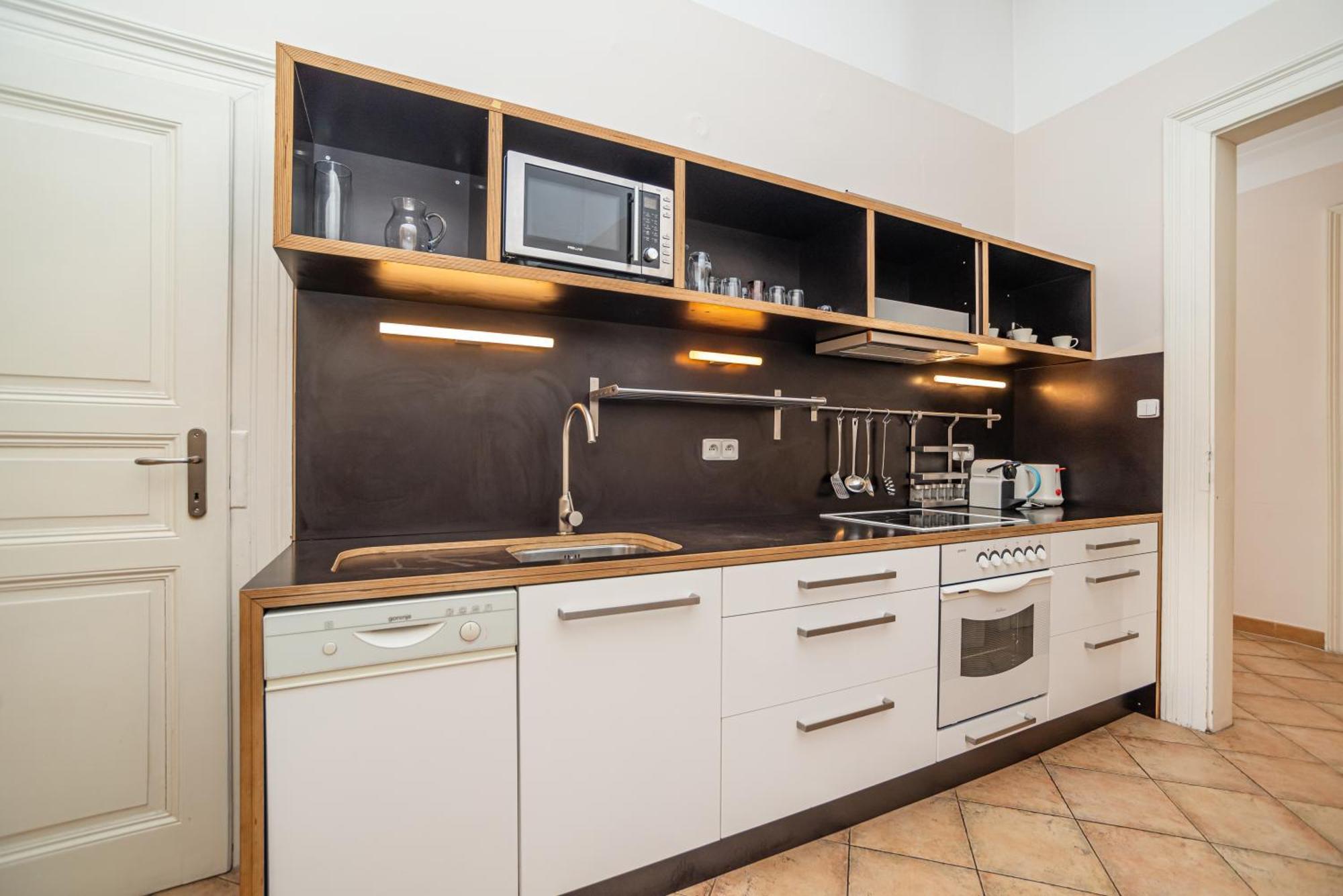 Large And Modern Apartment In The Heart Of Прага Екстериор снимка