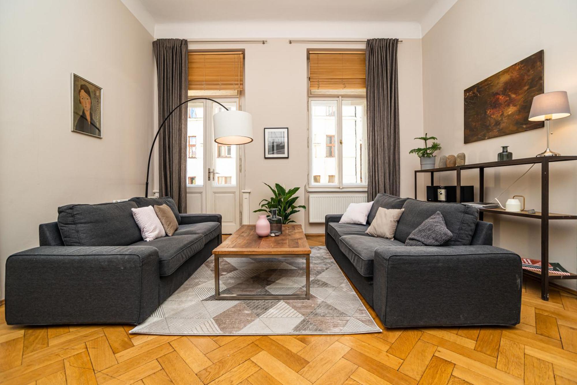 Large And Modern Apartment In The Heart Of Прага Екстериор снимка