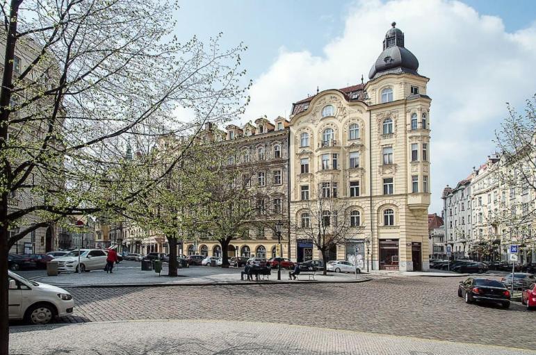 Large And Modern Apartment In The Heart Of Прага Екстериор снимка
