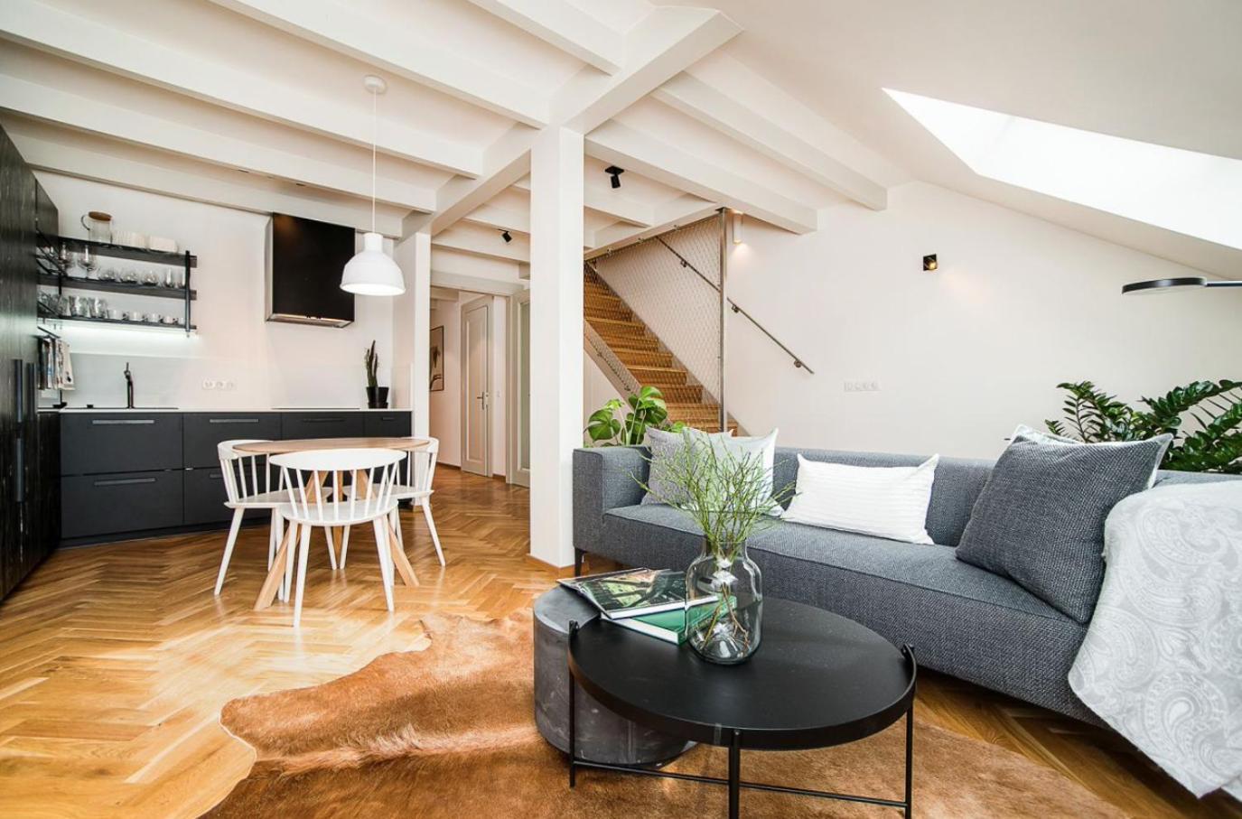 Large And Modern Apartment In The Heart Of Прага Екстериор снимка