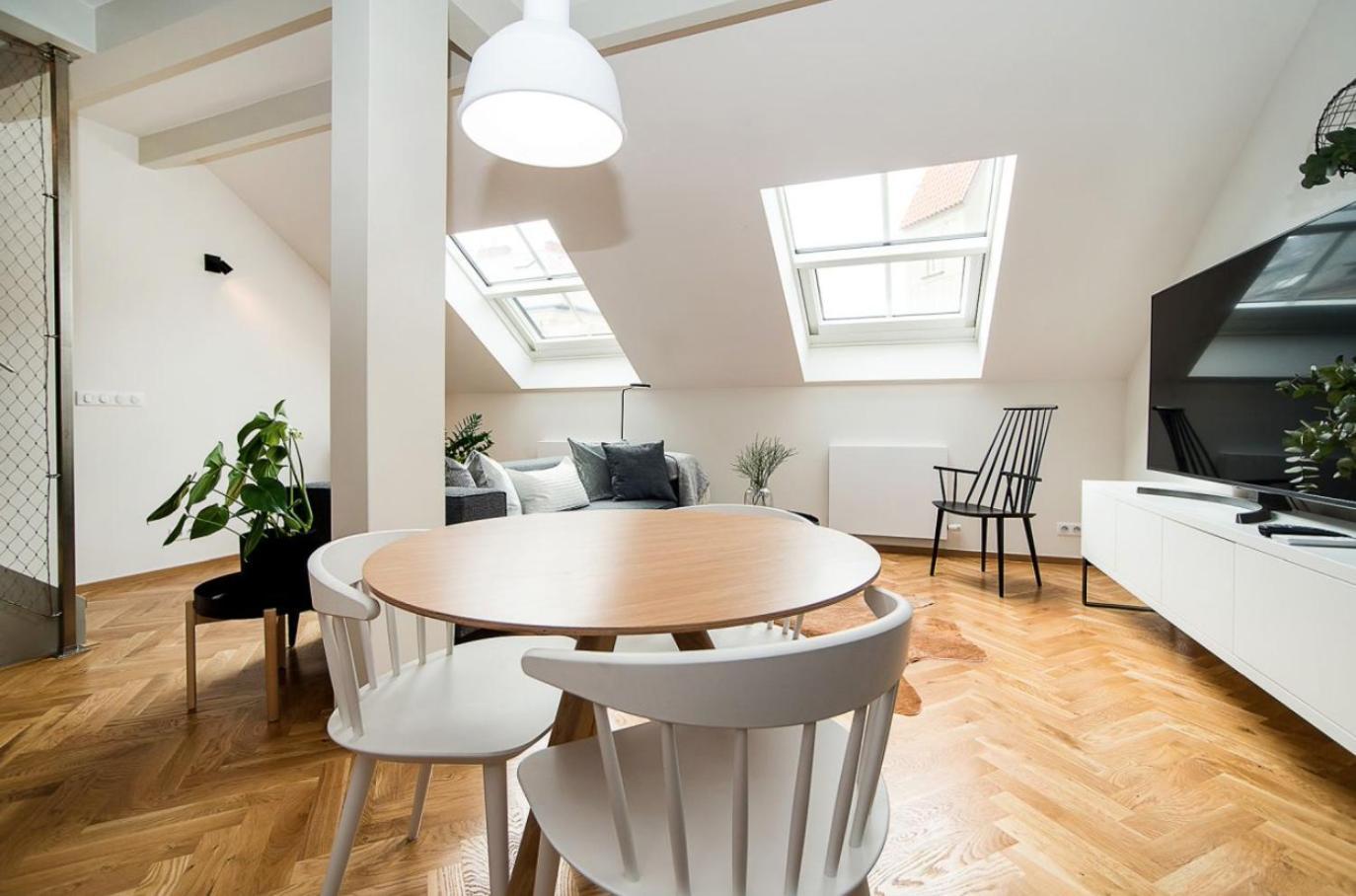 Large And Modern Apartment In The Heart Of Прага Екстериор снимка