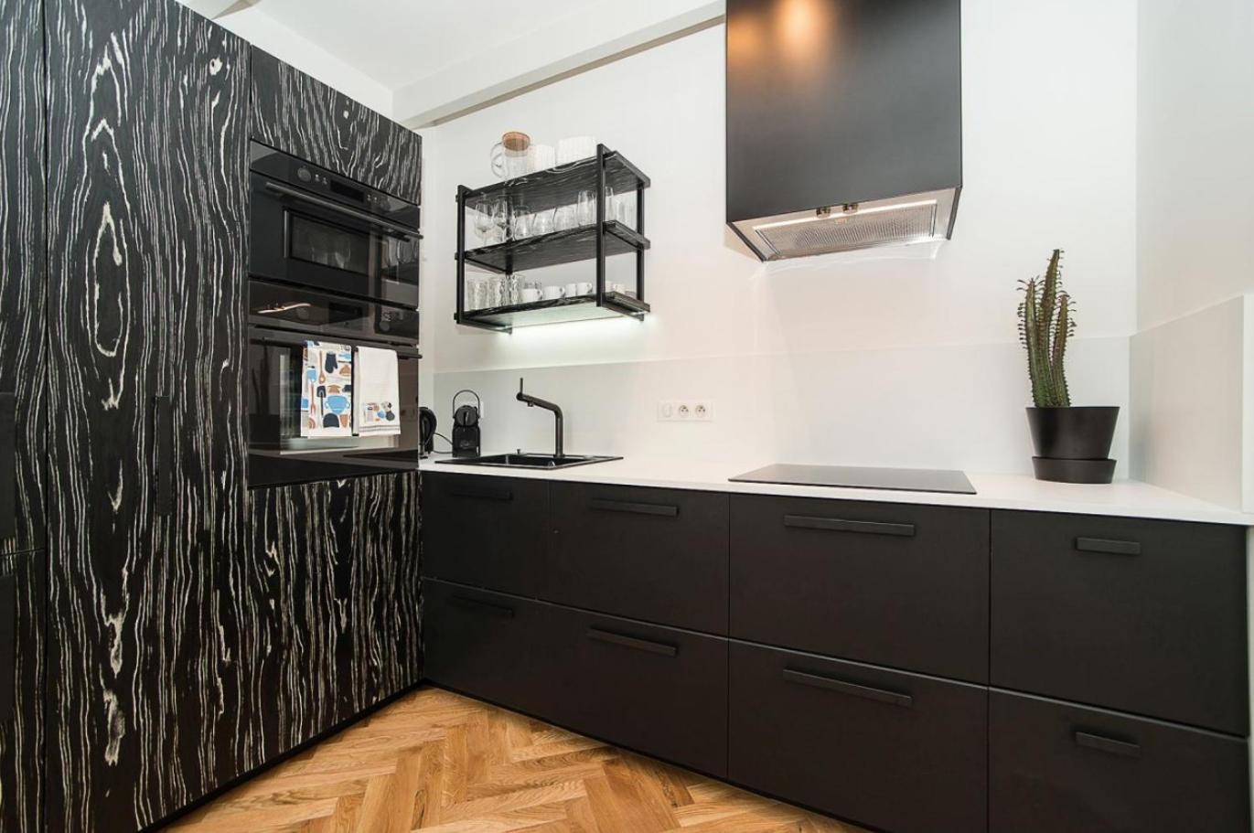 Large And Modern Apartment In The Heart Of Прага Екстериор снимка
