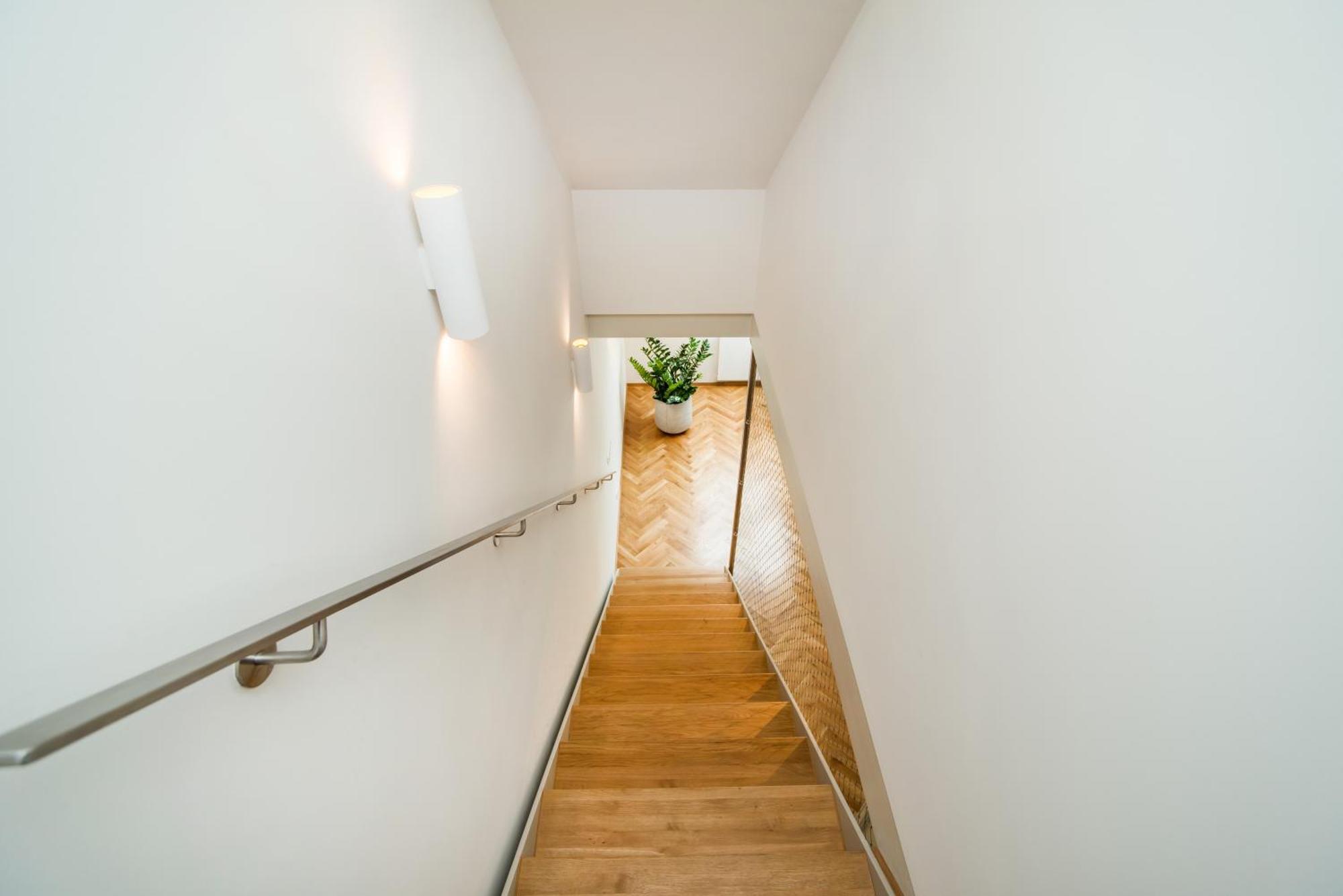 Large And Modern Apartment In The Heart Of Прага Екстериор снимка