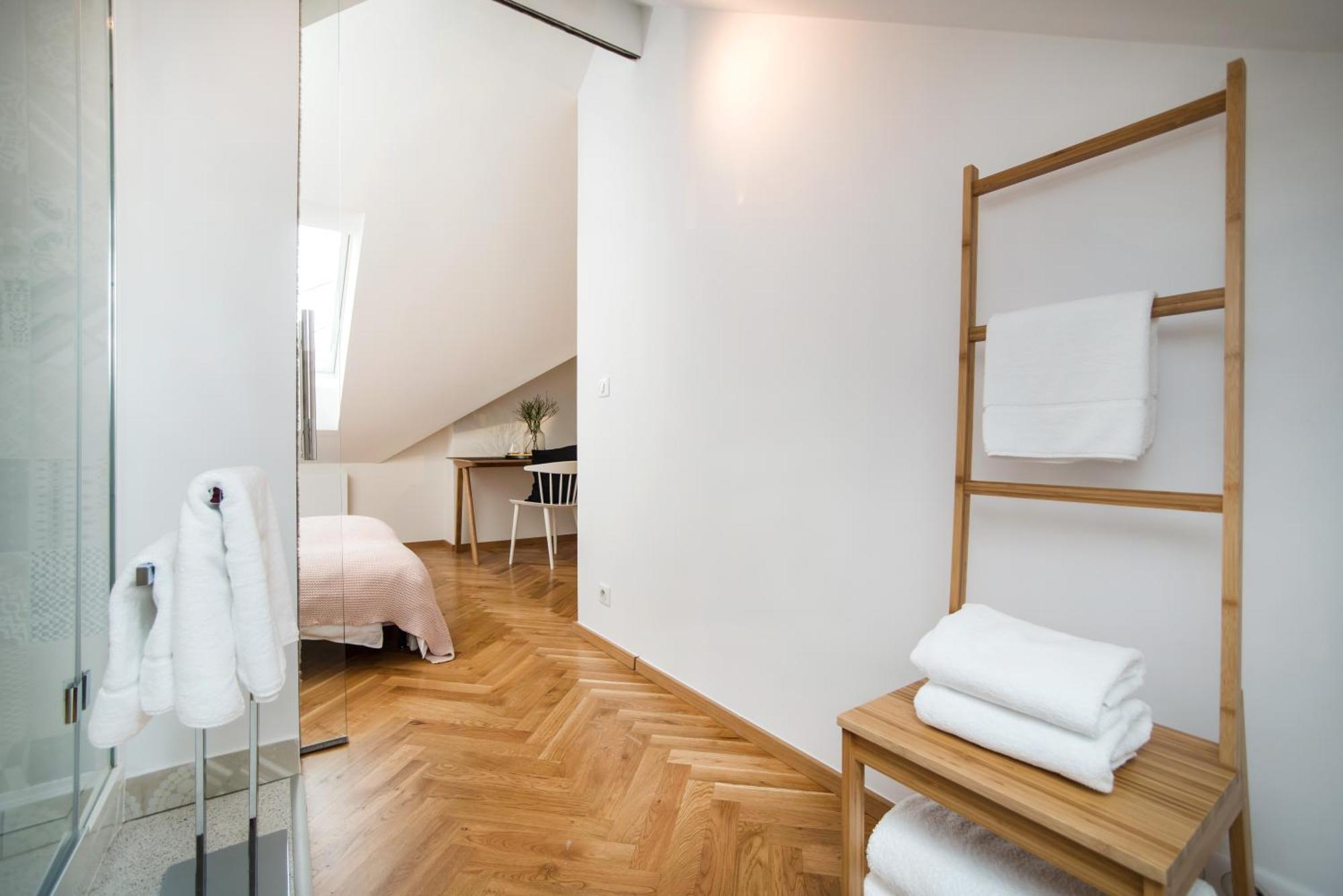 Large And Modern Apartment In The Heart Of Прага Екстериор снимка