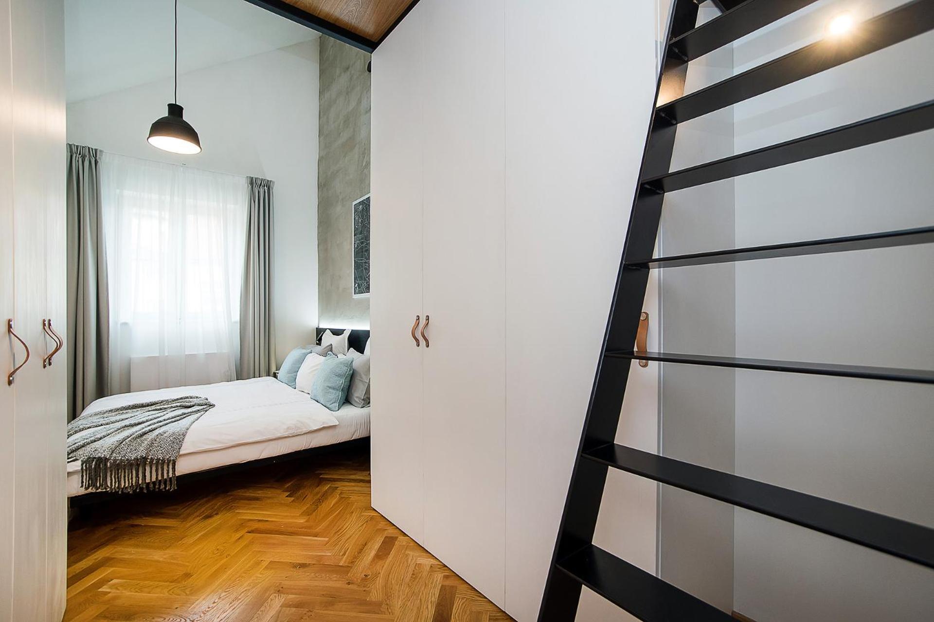 Large And Modern Apartment In The Heart Of Прага Екстериор снимка