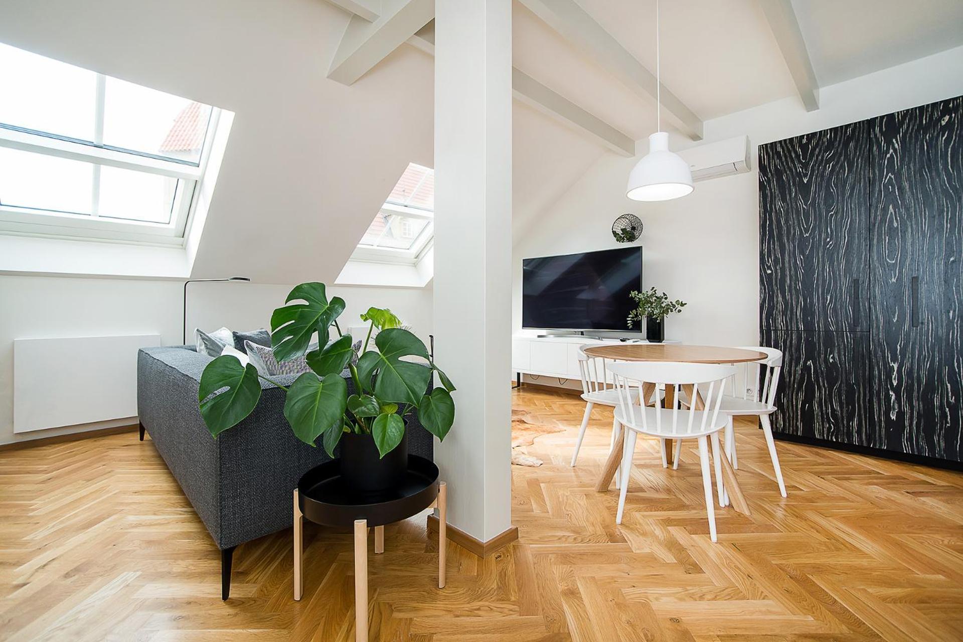 Large And Modern Apartment In The Heart Of Прага Екстериор снимка