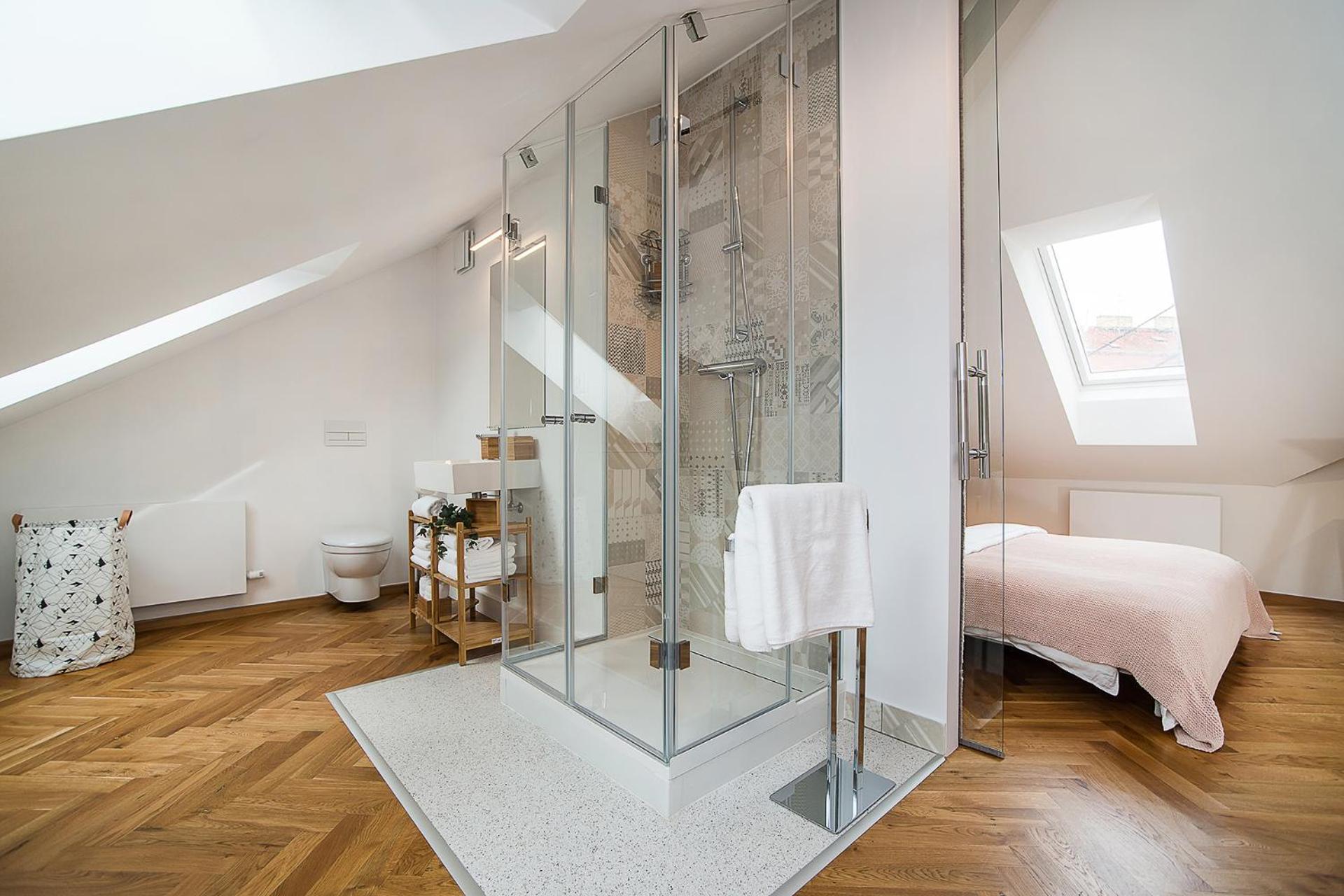 Large And Modern Apartment In The Heart Of Прага Екстериор снимка