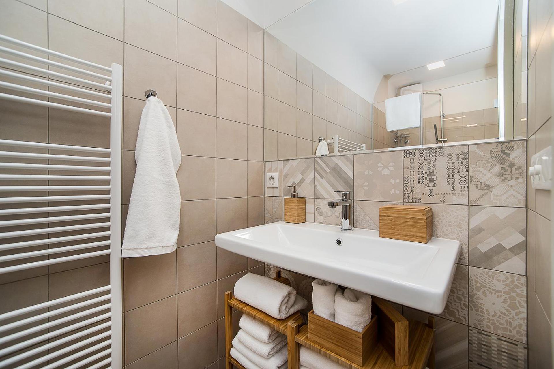 Large And Modern Apartment In The Heart Of Прага Екстериор снимка